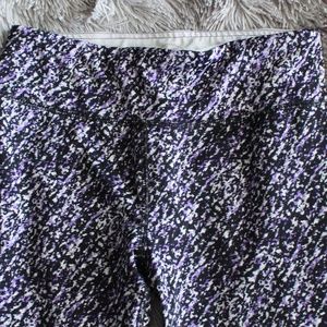 Purple and black dotted capri leggings